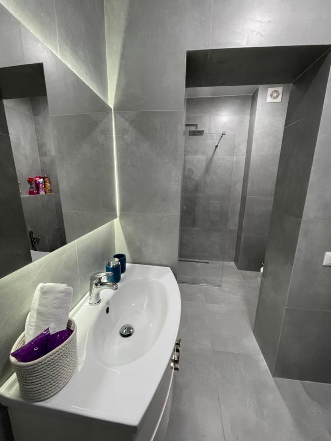 Lovely Apartment Tirana Esterno foto
