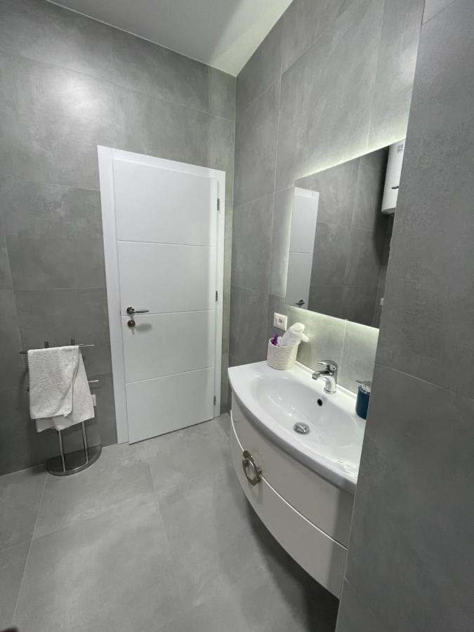 Lovely Apartment Tirana Esterno foto