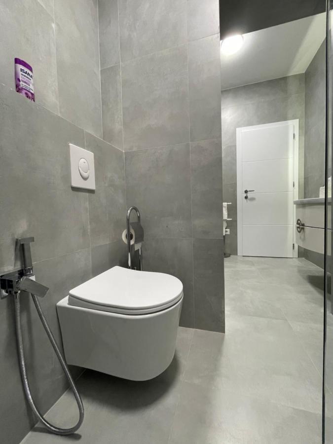 Lovely Apartment Tirana Esterno foto